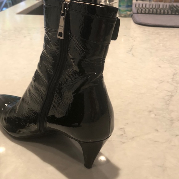 Prada - Picture 4 of 6